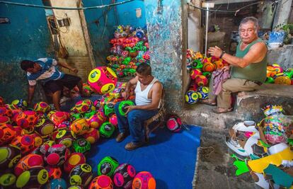 Actualmente los esféricos de Chichihualco tienen su mercado principal en gente que los compra para su tiempo de ocio.