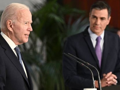 El presidente de Estados Unidos, Joe Biden y el presidente del Gobierno, Pedro Sánchez, durante la rueda de prensa que ofrecieron en el Palacio de La Moncloa.