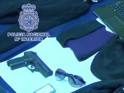 Objetos incautados al arrestado.