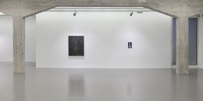 Vista de la exposición 'Lost Grey Machines' de Jerónimo Elespe.