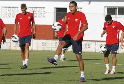 Maduro, en un entrenamiento con el Sevilla.