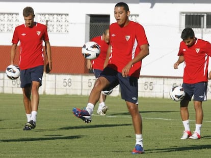 Maduro, en un entrenamiento con el Sevilla.