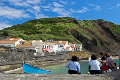"Azores, en medio del océano, lejos de todo. De Europa y de América. Tal vez sea la lejanía el embrujo de las Azores", escribió Tabucchi.