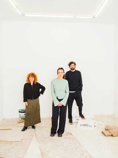Ana Ramírez, Joana Roda y Bernat Daviu, las tres cabezas visibles de Bombon Projects, cuya sede original está en Barcelona.