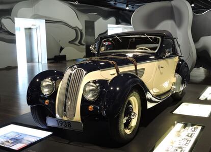 BMW 328 de 1938, uno de los primeros que, con su parrilla delantera dividida en forma de riñón, mostró que el diseño podía dejar de ser un elemento puramente funcional y servir para comunicar la identidad de marca.