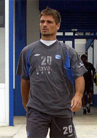 De Lucas con la camiseta del Alavés