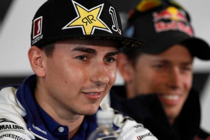 Lorenzo, junto a Stoner, en rueda de prensa.