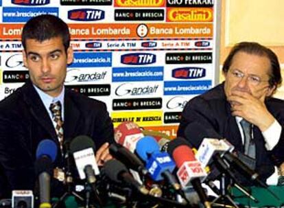 Guardiola, durante la conferencia de prensa que dio el día 23. Junto a él, Corioni, presidente del Brescia.