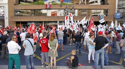 Concentraci&oacute;n ante la Delegaci&oacute;n del Gobierno de Valencia contra los recortes. 