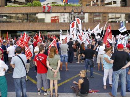 Concentración ante la Delegación del Gobierno de Valencia contra los recortes.