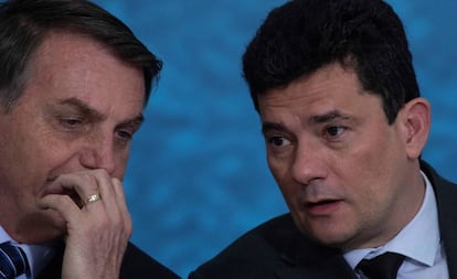 Bolsonaro e Moro durante cerimônia no Palácio do Planalto. 