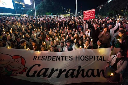 Personal del Hospital Pediátrico Garrahan durante una manifestación en Buenos Aires, Argentina, el 2 de junio de 2025. 