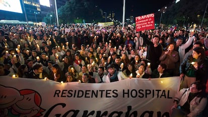 Personal del Hospital Pediátrico Garrahan durante una manifestación en Buenos Aires, Argentina, el 2 de junio de 2025.