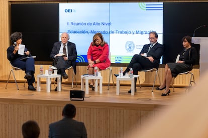 Desde la izquierda: Carmen Largaespada, directora de la Oficina de la OEI en Nicaragua y Honduras, modera el panel de Carlos Malamud, investigador principal del Real Instituto Elcano; María Soledad barrera, asesora de la Vicepresidencia Corporativa de CAF; Luis Scasso, director de la Oficina de la OEI en Argentina, y Emilce Cuda, directora de la Pontificia Comisión para América Latina de la Santa Sede y miembro de la Pontificia Academia de Ciencias Sociales. 

II Reunion de Alto Nivel:
Daniel Esponda, Ministro de Educacion de la Republica de Honduras
 Edgar Eliseo Alvarenga Funez, Viceministro de Educacion Republica de El Salvador
 Guiselle Alpizar Elizondo, Viceministra de Educacion de Costa Rica
 Pilar Cancela Rodiguez, Secretaria de Estado de Migraciones de España
 Mauricio Chacon, Jefe de representacon en España y Europa del Banco
Centroamericano de Integracion Economica (BCIE) / INMA FLORES