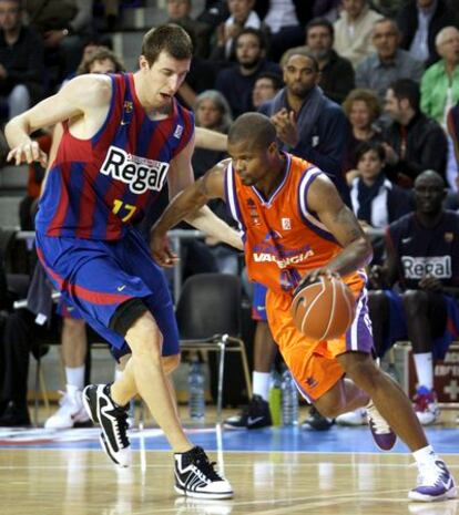 Cook y Fran Vázquez, durante el partido de la Liga ACB.