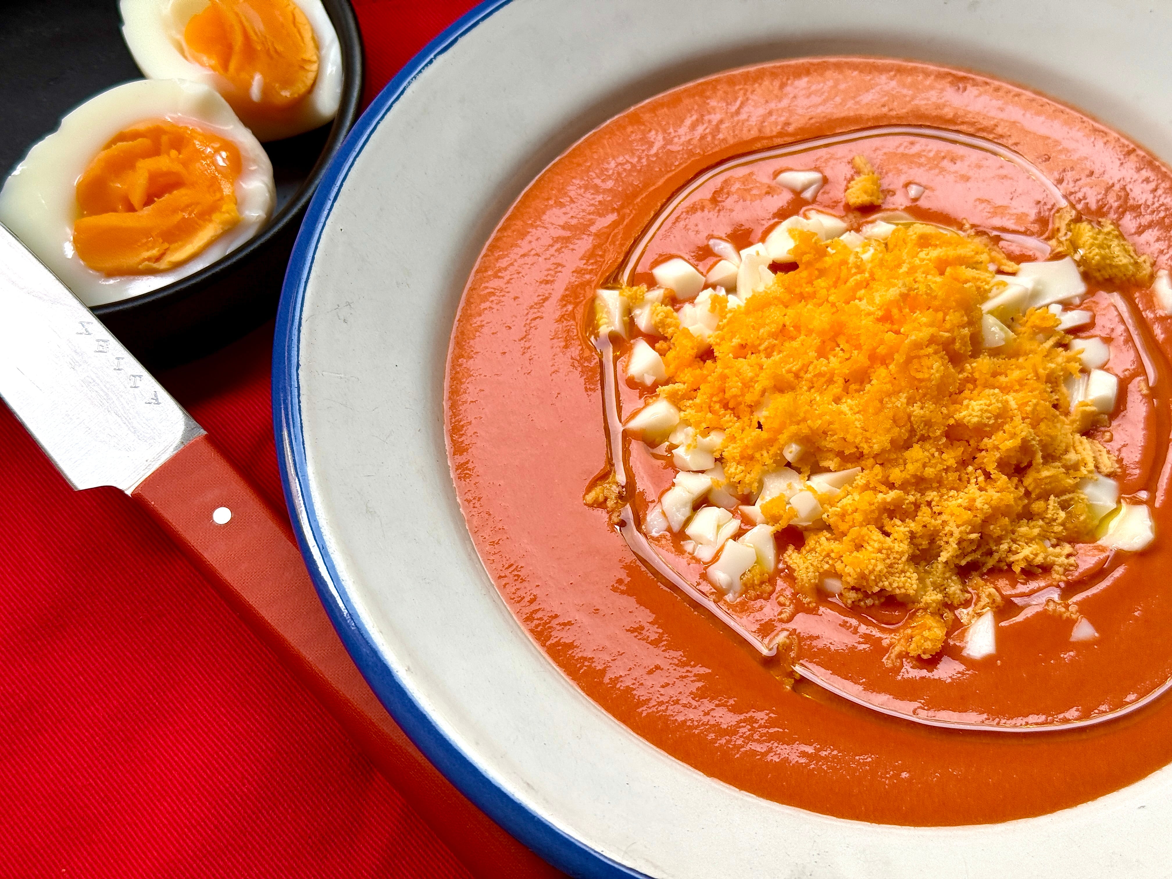 Crema fría de tomate y garbanzos, una receta para preparar una vez y comer varias
