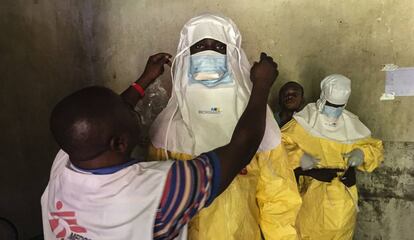 Trabajos de Médicos Sin Fronteras contra el ébola el pasado 30 de mayo en Bikoro (República Democrática del Congo).