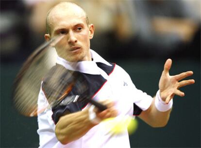 Davydenko golpea la pelota