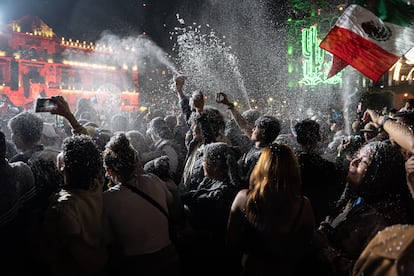 El ambiente ha sido alegre, festivo y familiar, el festejo al final del Grito.