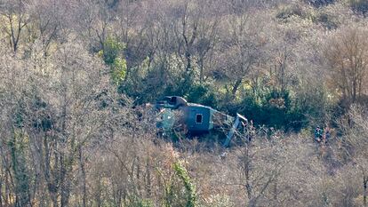 Helicóptero tras el accidente en la Sierra de Cameros (La Rioja), este jueves.