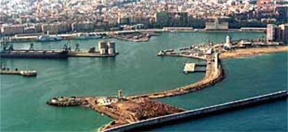 Vista area del dique de levante del Puerto de Mlaga, inaugurado ayer.