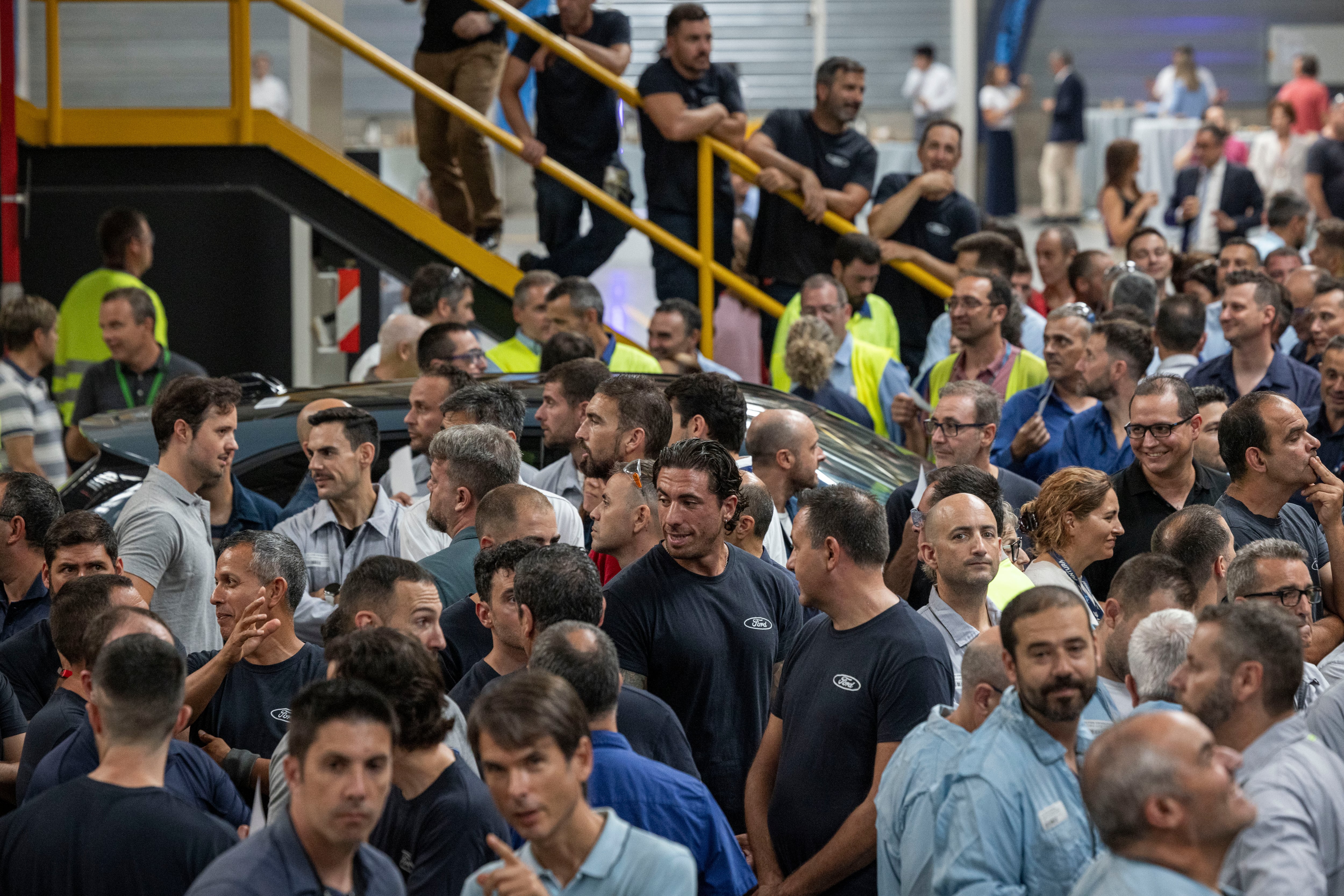 Trabajadores de Ford, durante el acto de presentación de la empresa conjunta entre Ford y Geely, en la factoría de Almussafes.