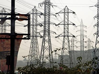 Tendidos eléctricos en Bombay, India.