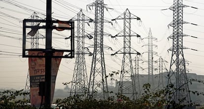 Tendidos eléctricos en Bombay, India.