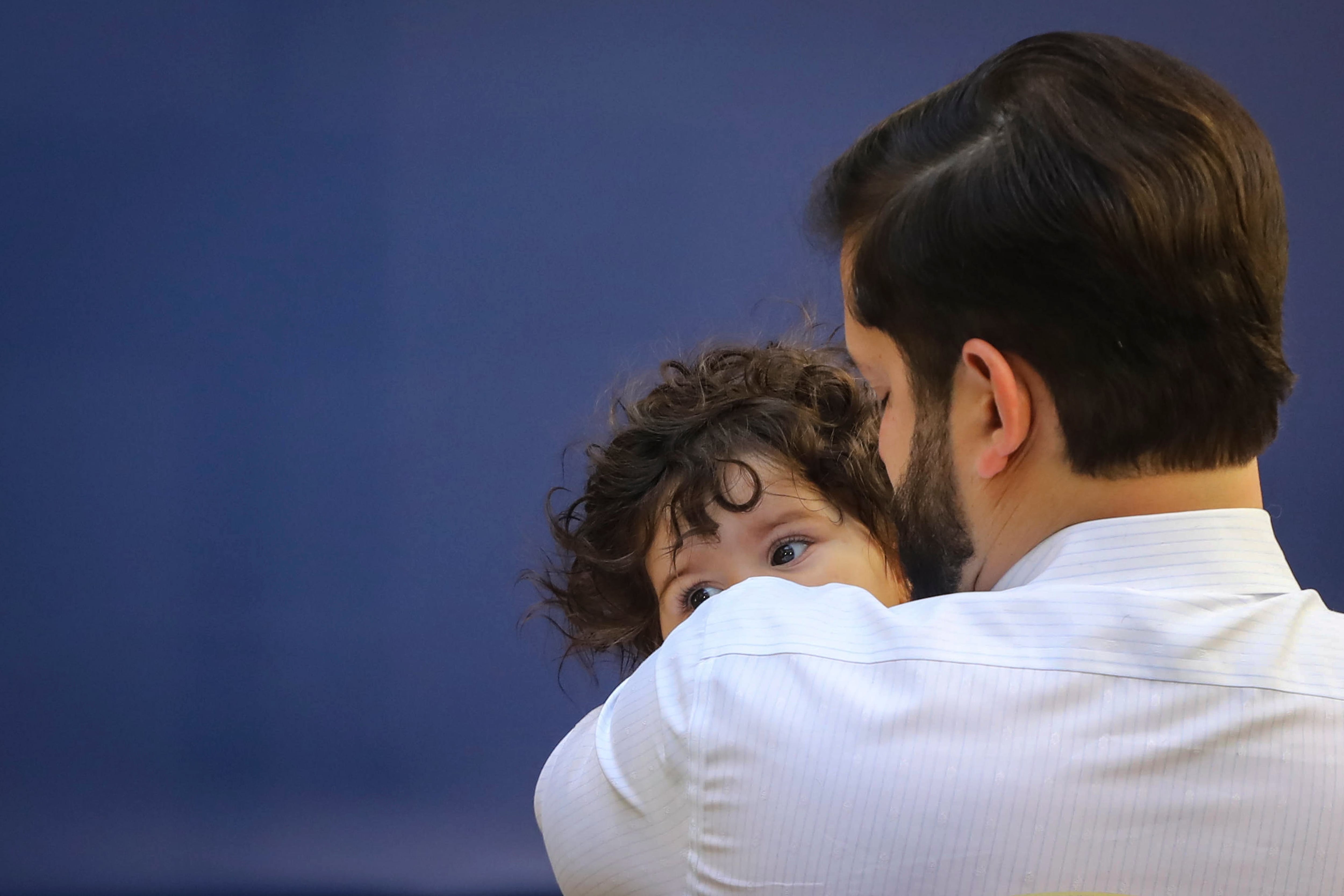 Boric revela que su pequeña hija Violeta estuvo una semana hospitalizada por una neumonía: “Pasamos susto”