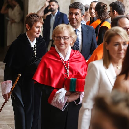 08/09/2023 La rectora de la Universitat de València, Mavi Mestre, y el presidente de la Generalitat, Carlos Mazón, al inicio del acto de apertura del curso académico 2023/2024 de las universidades valencianas..
El jefe del Consell anuncia que "blindará" el actual nivel de recursos ordinarios para próximos años: "El gobierno es consciente de su papel"
COMUNIDAD VALENCIANA ESPAÑA EUROPA ESPAÑA EUROPA SOCIEDAD VALENCIA COMUNIDAD VALENCIANA EDUCACIÓN SOCIEDAD POLÍTICA
ROBER SOLSONA-EUROPA PRESS