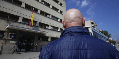 Un policía nacional que ha pedido cambio de destino para marcharse de Cataluña.