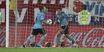 Iniesta y Navas, instantes después del gol del extremo.