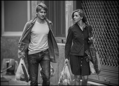 Stanislas Merhar y Clotilde Courau en 'L'ombre des femmes'.