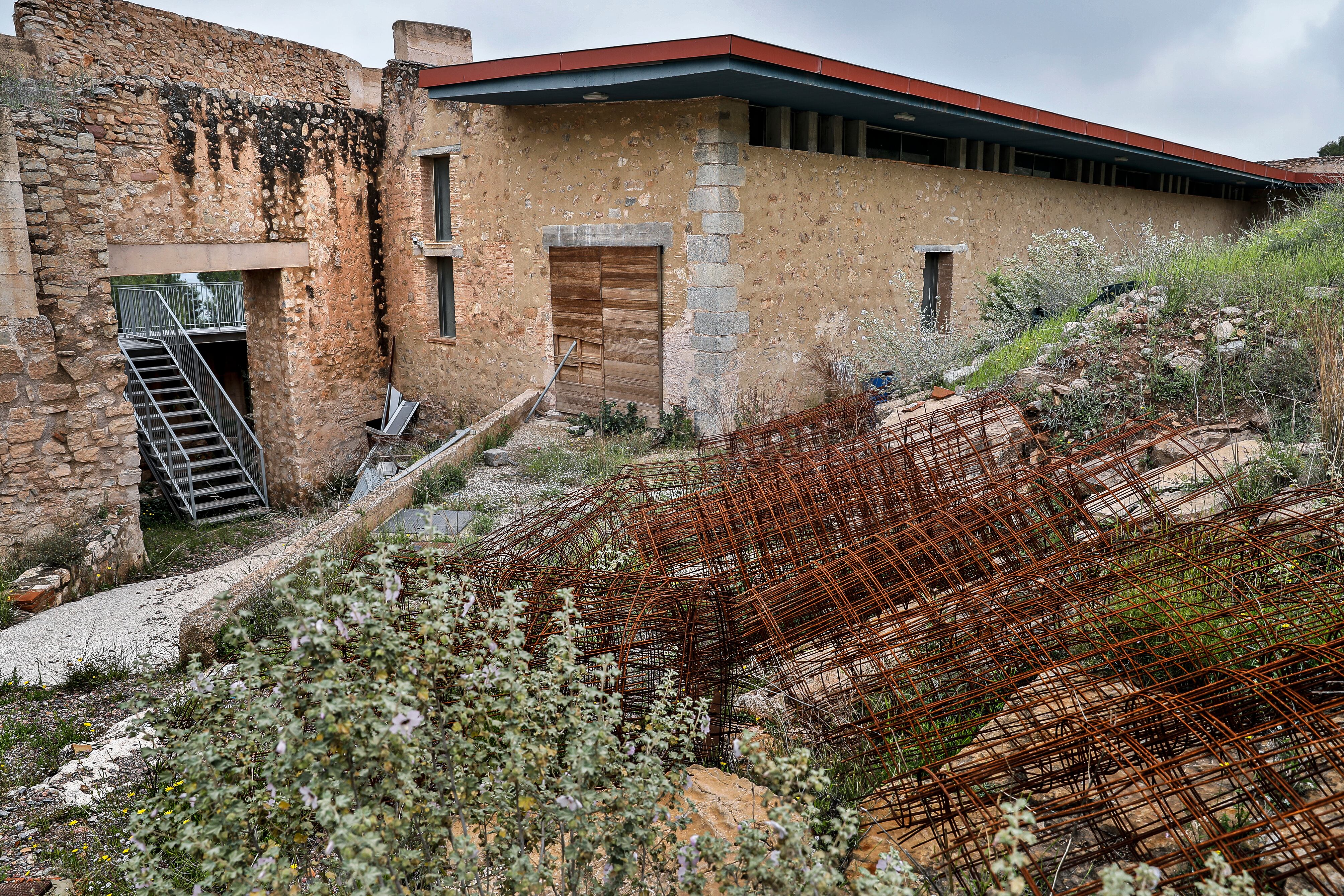 Aspecto exterior del centro de recepción de visitantes del castillo de Sagunto. 