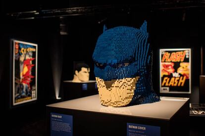 Busto de Batman realizado con Lego del artista Nathan Sawaya.