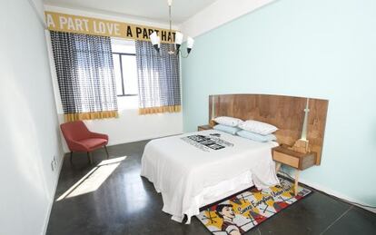“A part love A part hate”, habitación temática del 12 Decades Hotel de Johhanesburgo, dedicada a los años del 'apartheid'. Es la más demandada del hotel.