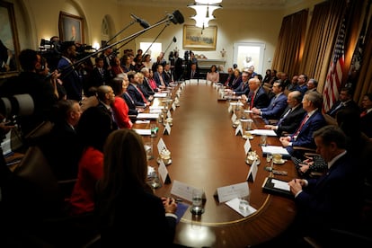 Vista general de la sala en la que se reunió este miércoles con su primer Gabinete. 