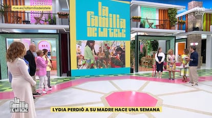 El plató de 'La familia de la tele', en los primeros minutos de emisión del programa.