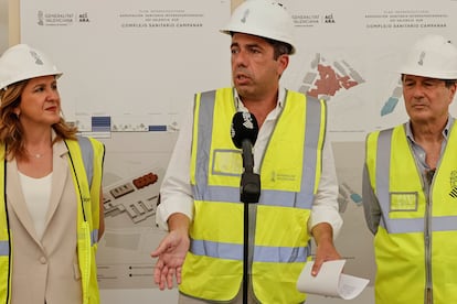 El presidente de la Generalitat, Carlos Mazón, y el conseller de Sanidad, Marciano Gómez, y la alcaldesa de València, María José Catalá, presentan el nuevo complejo sanitario de Campanar.