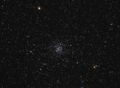 El cúmulo M67, que se encuentra en la constelación de Cáncer.