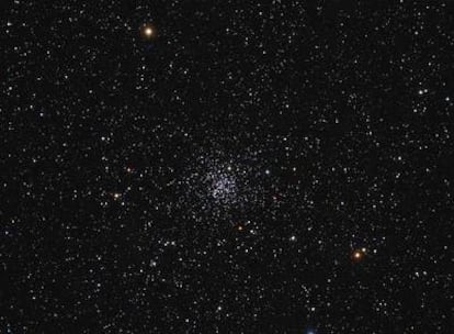 El cúmulo M67, que se encuentra en la constelación de Cáncer.