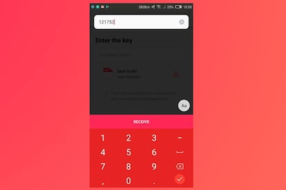 Una vez que el receptor ha recibido el código, lo introduce en su teléfono, para lo cual debemos introducirlo con el teclado numérico. Una vez que lo hayamos introducido, se iniciará el envío del archivo, que como decimos, se envía exclusivamente entre los dos móviles gracias a la conectividad Wifi.
