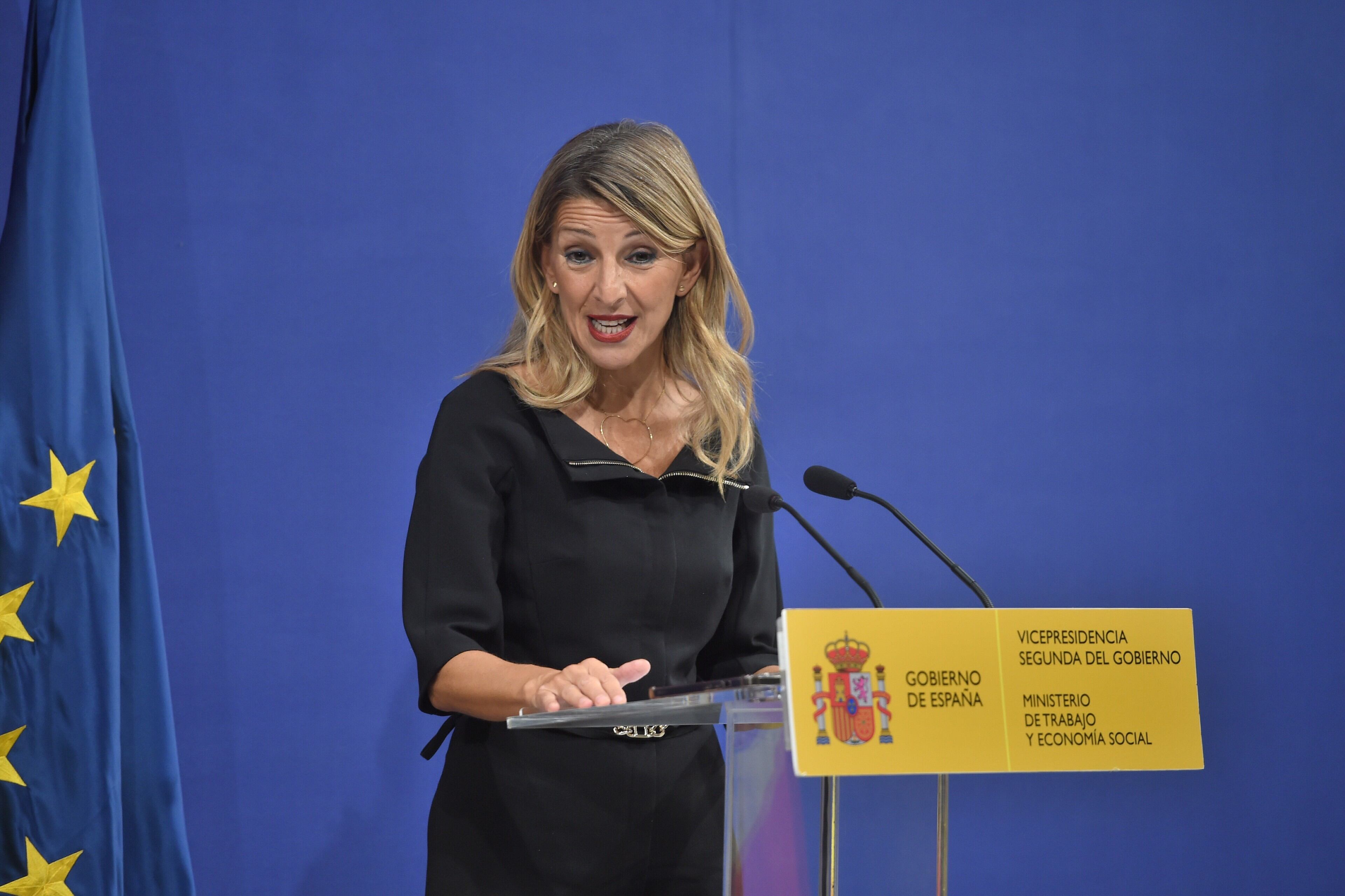 La vicepresidenta segunda y ministra de Trabajo y Economía Social, Yolanda Díaz, durante un encuentro con la comisión de expertos del Salario Mínimo Interprofesional (SMI), en la sede del Ministerio, a 1 de octubre de 2025, en Madrid (España).