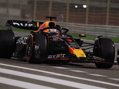 Max Verstappen de Red Bull Racing en acción durante la sesión clasificatoria para el Gran Premio de Fórmula 1 de Baréin en el Circuito de Sakhir