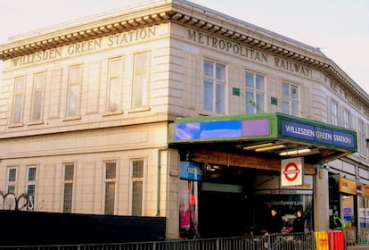 Estación de Willesden Green, barrio del noroeste de Londres que albergó los estudios Morgan, donde los Kinks grabaron canciones emblemáticas como 'Lola' o 'Celluloid Heores'.