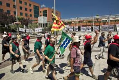 La Marcha Negra procedente de Aragón a su llegada este mediodía a la localidad de Alcobendas, donde hoy pernoctarán los mineros.