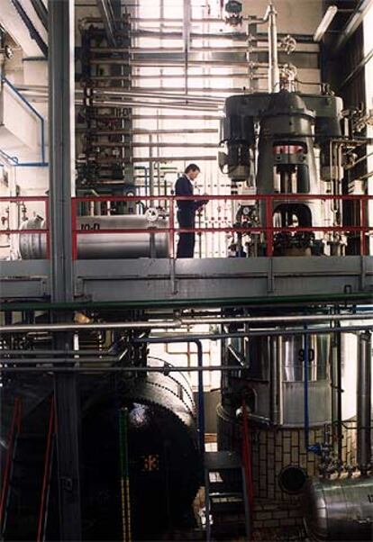 Fábrica de ácido acetilsalicílico de Bayer en La Felguera (Asturias).