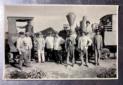 Fotografía tomada en un obraje de la provincia argentina de Santiago del Estero, hacia 1935.