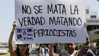 Periodistas realizan una protesta en Guadalajara (México).