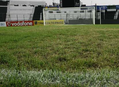 Detalle del terreno de juego en el que ayer se negó a entrenarse el equipo español.